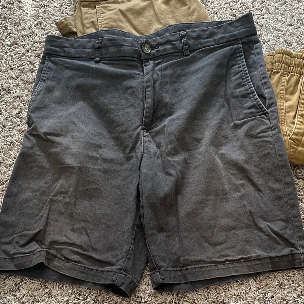 Lot of 3 Men's Gray Casual Shorts size 33 - Picture 2 of 8